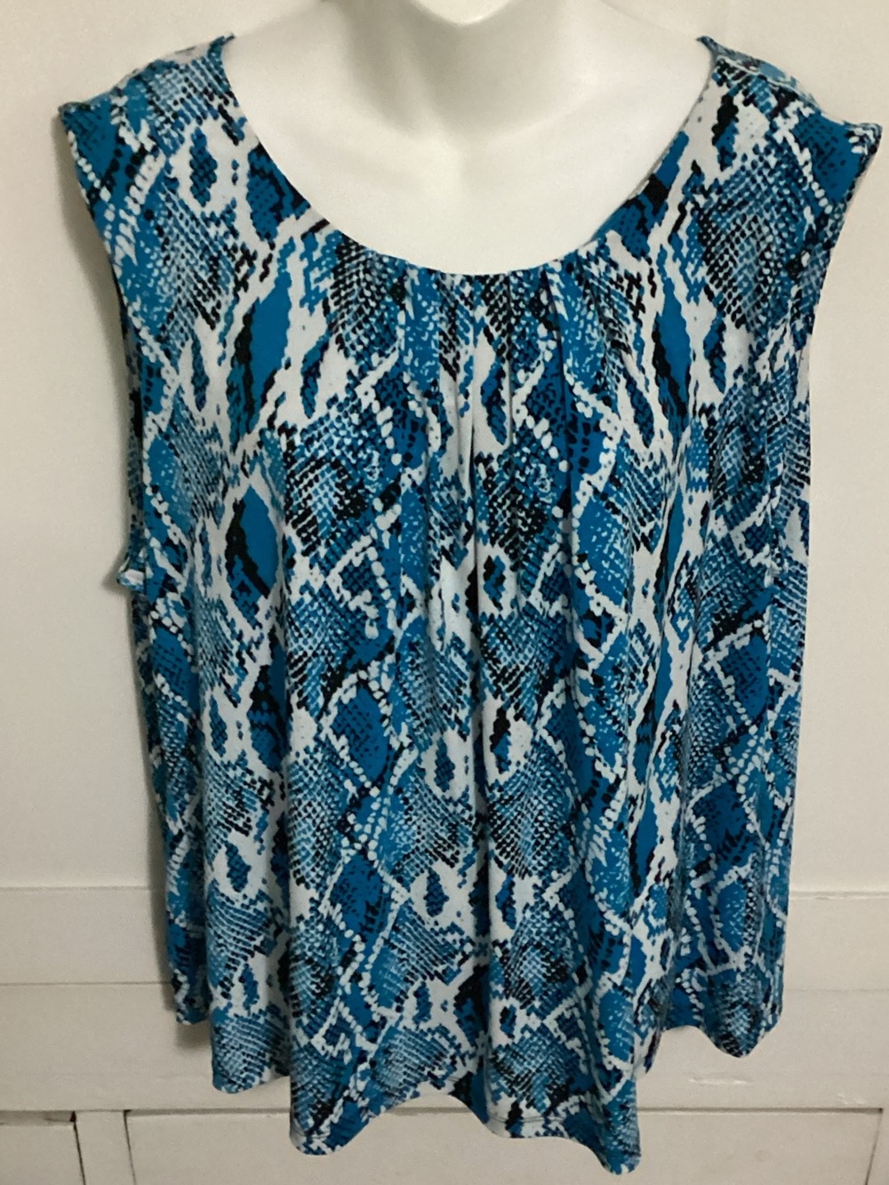Calvin Klein Blue Snake-Print Sleeveless Tank Top